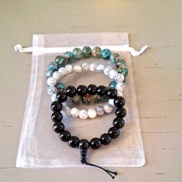Unbranded Jewelry - Set of Three Beaded Bracelets in Black, White, and Turquoise